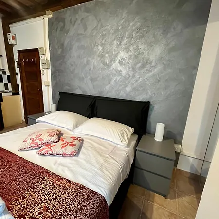 Mini Very Close To The Train Station *