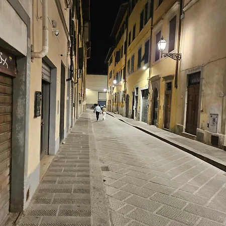 Mini Very Close To The Train Station شقة